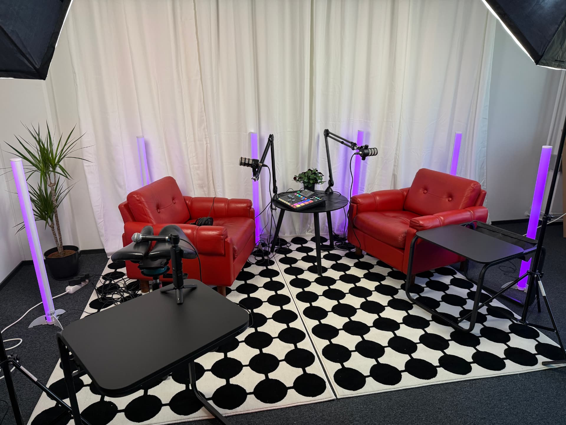 Noreasonin podcast-studio Helsingin Vallilassa