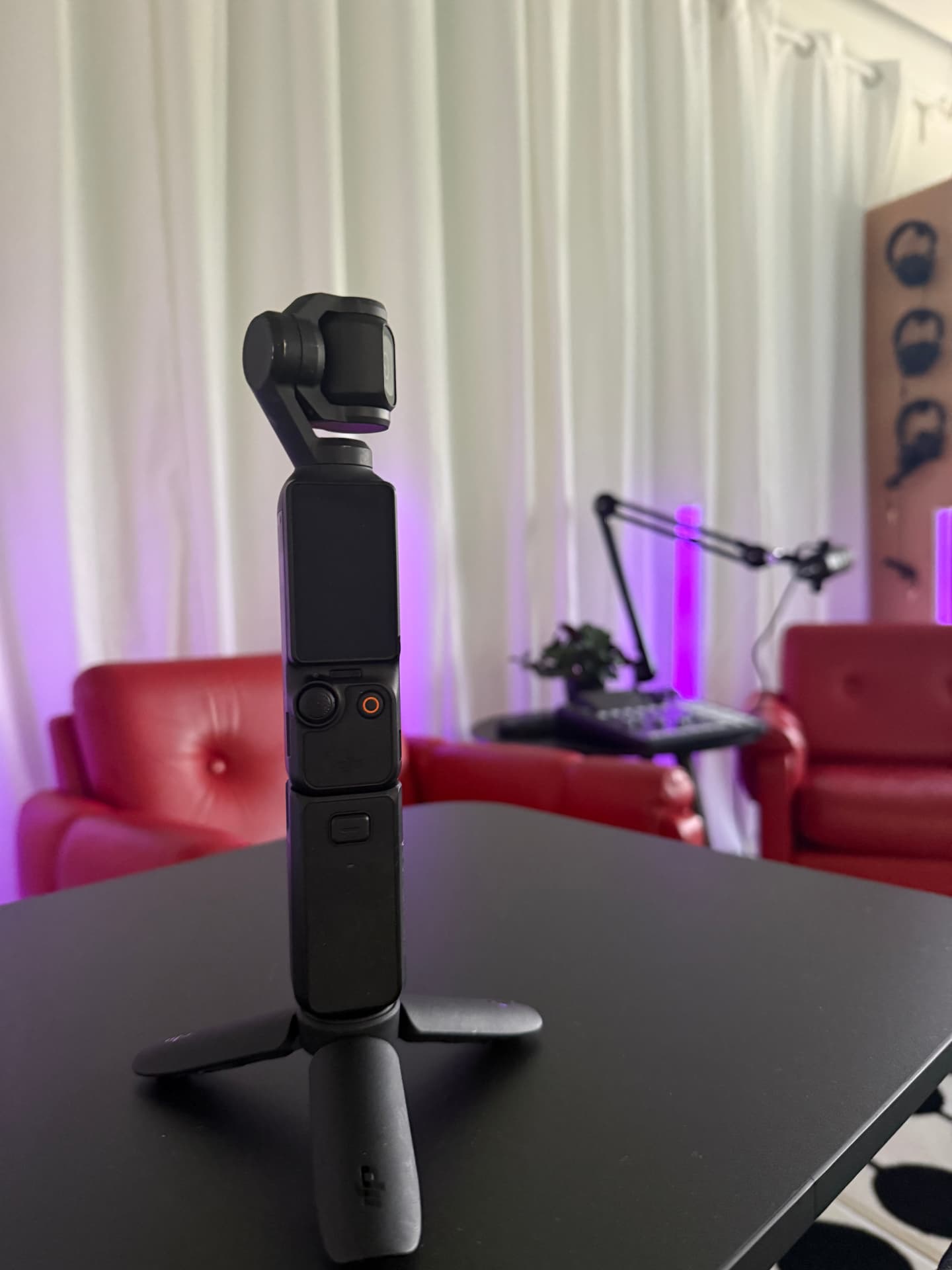 Videokamera podcast-studiossa